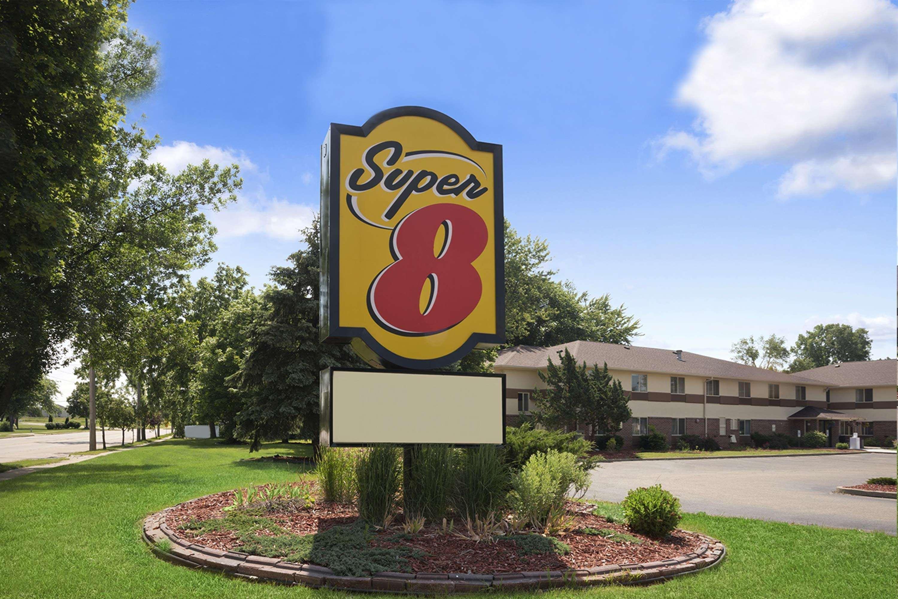 Super 8 By Wyndham Whitewater Wi Hotell Exteriör bild