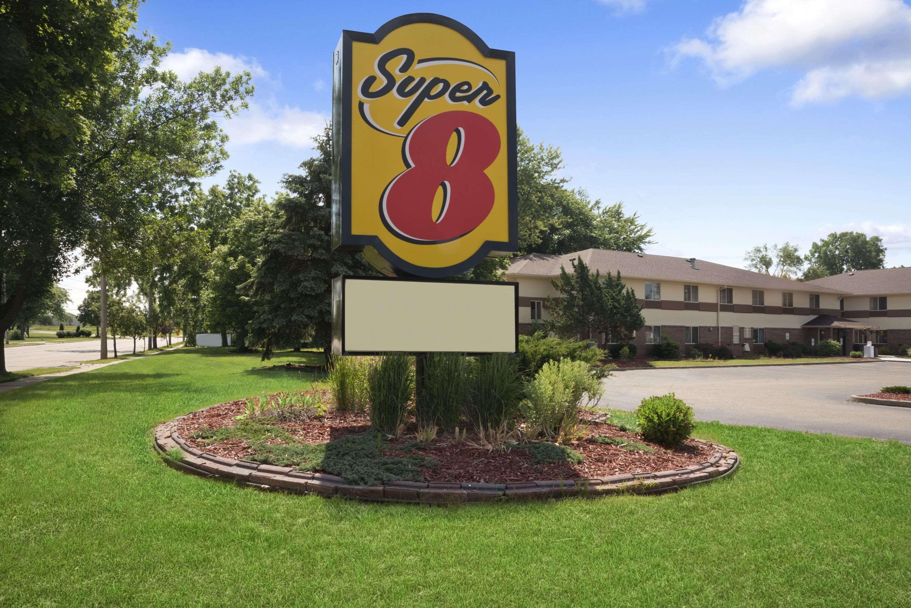 Super 8 By Wyndham Whitewater Wi Hotell Exteriör bild